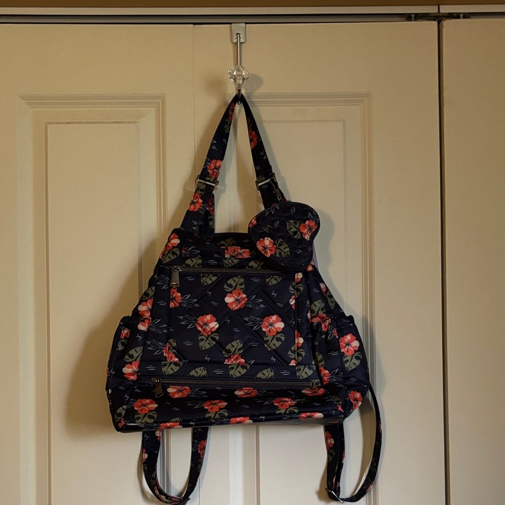 LUG - Skyhop backpack with matching heart pouch